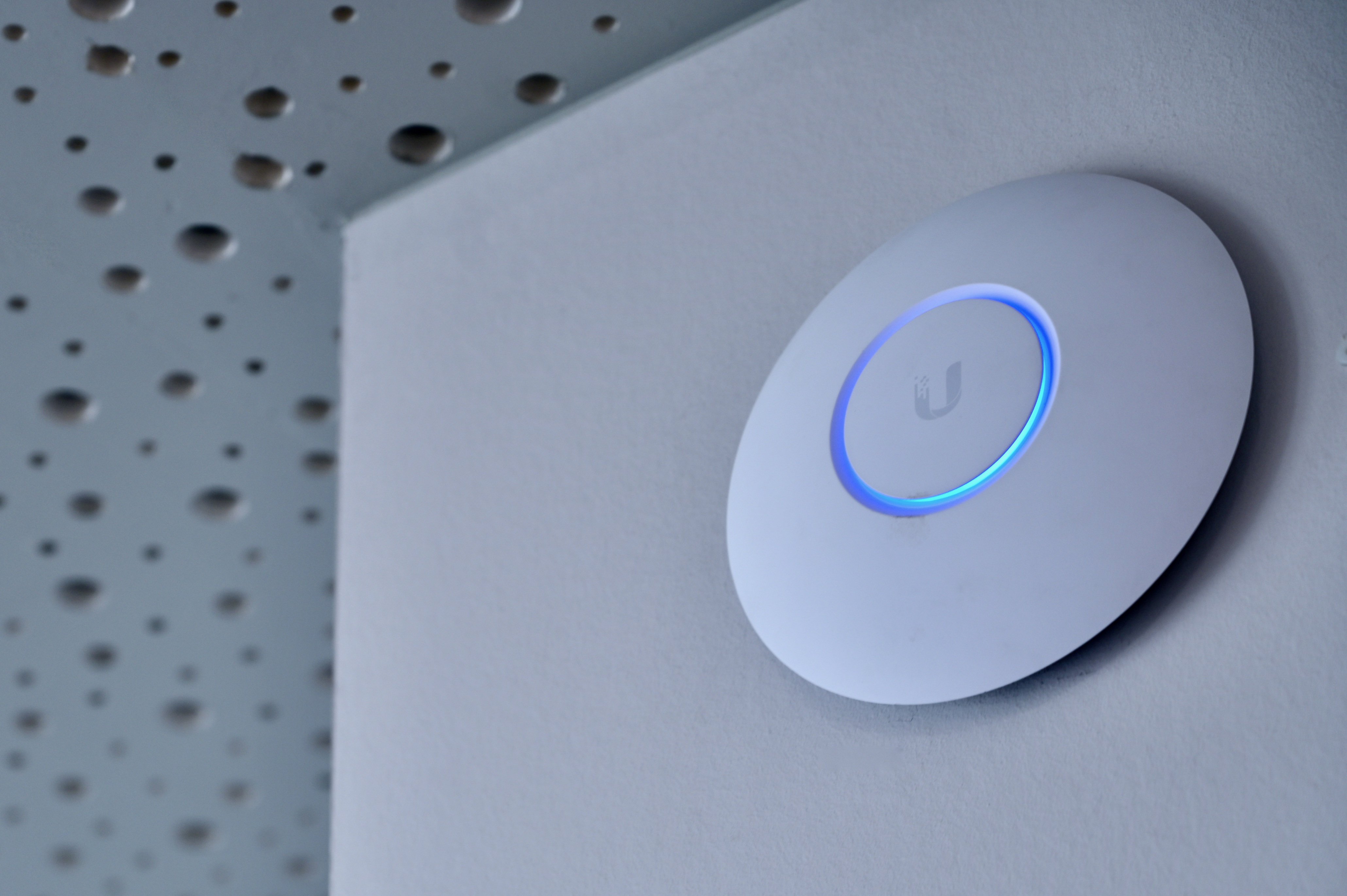 Ubiquiti UniFi Access Point für WLAN- und Netzwerküberwachung
